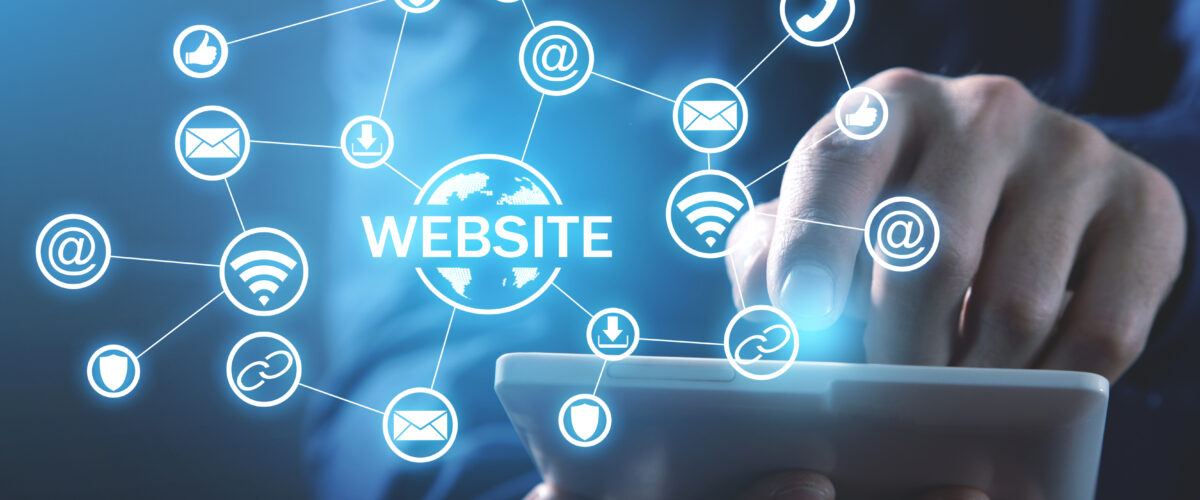 Mempelajari konsep domain dan hosting melalui laptop 